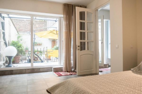 Cozy Apartment With The Inner Garden in Central Vake